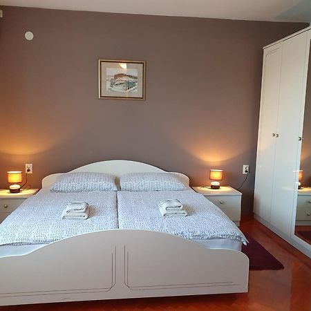 סלוניי Guesthouse Vila מראה חיצוני תמונה