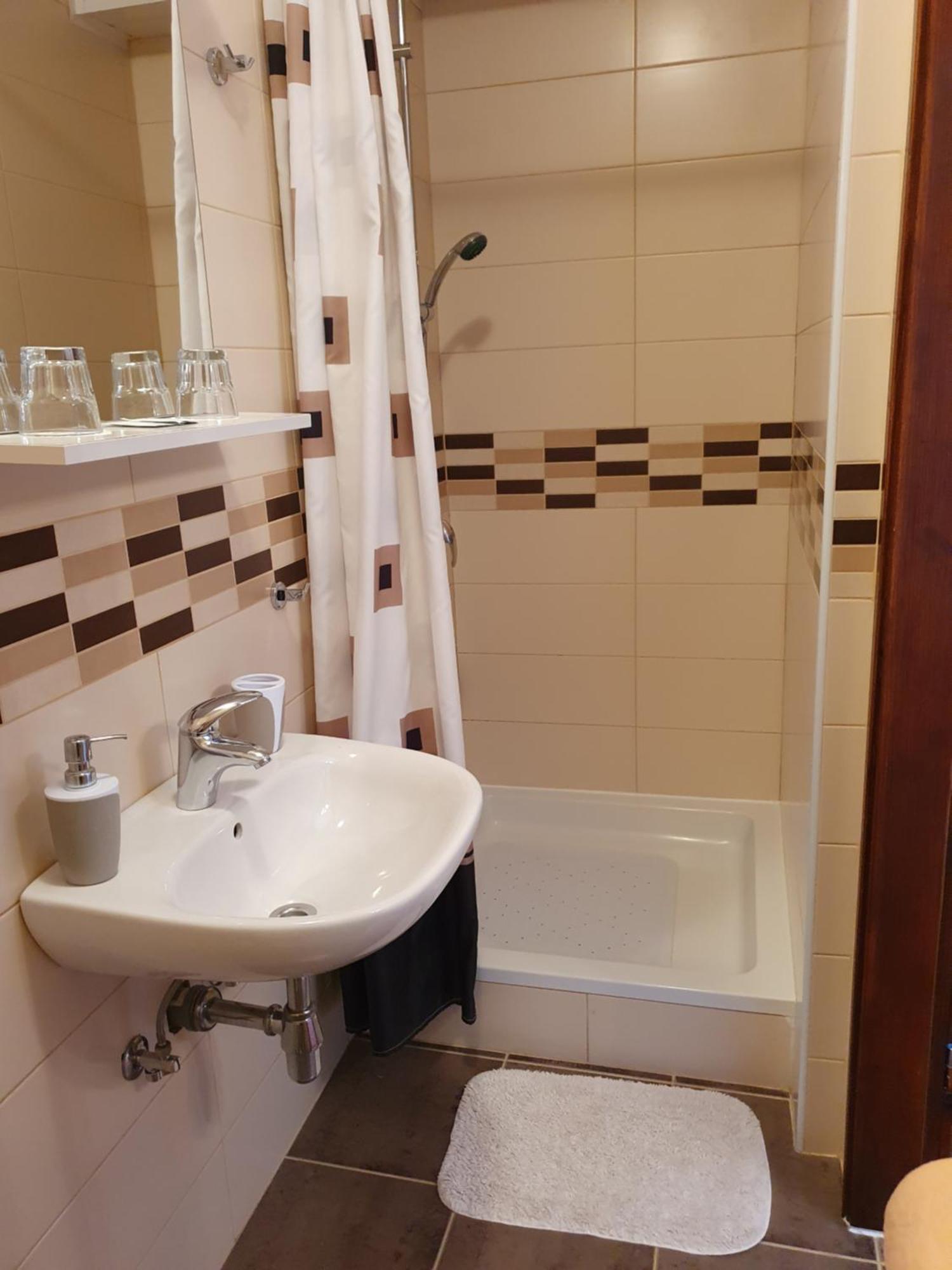 סלוניי Guesthouse Vila מראה חיצוני תמונה