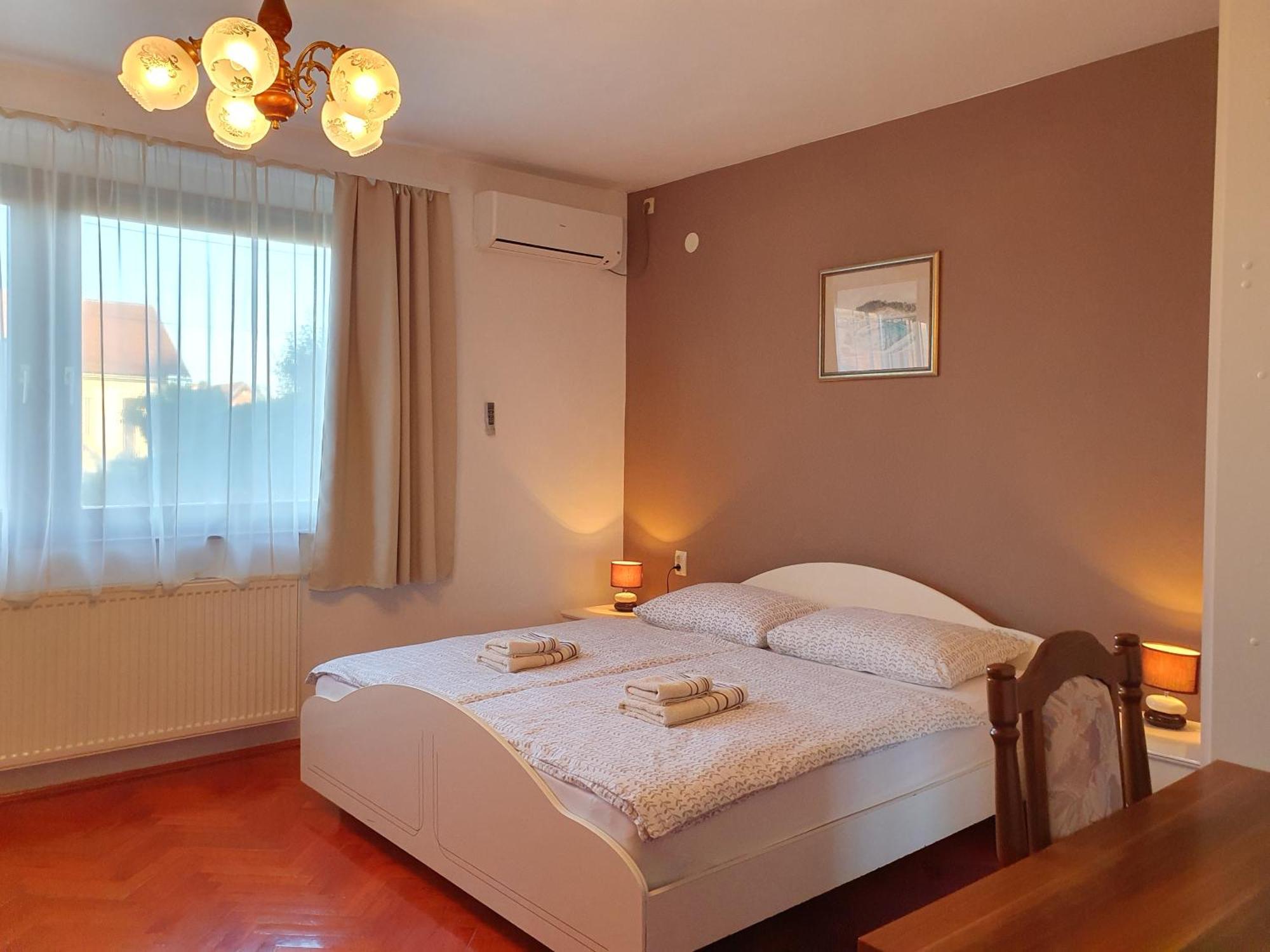 סלוניי Guesthouse Vila מראה חיצוני תמונה