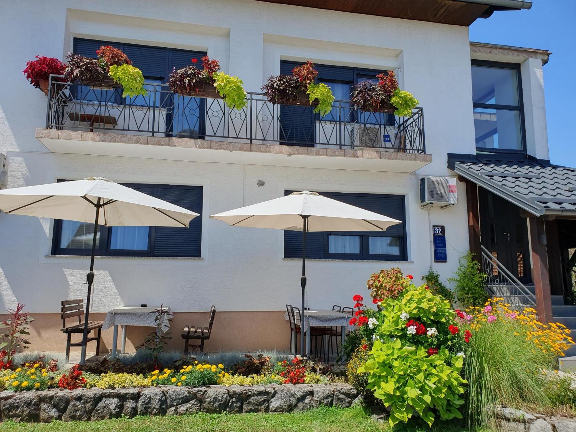 סלוניי Guesthouse Vila מראה חיצוני תמונה