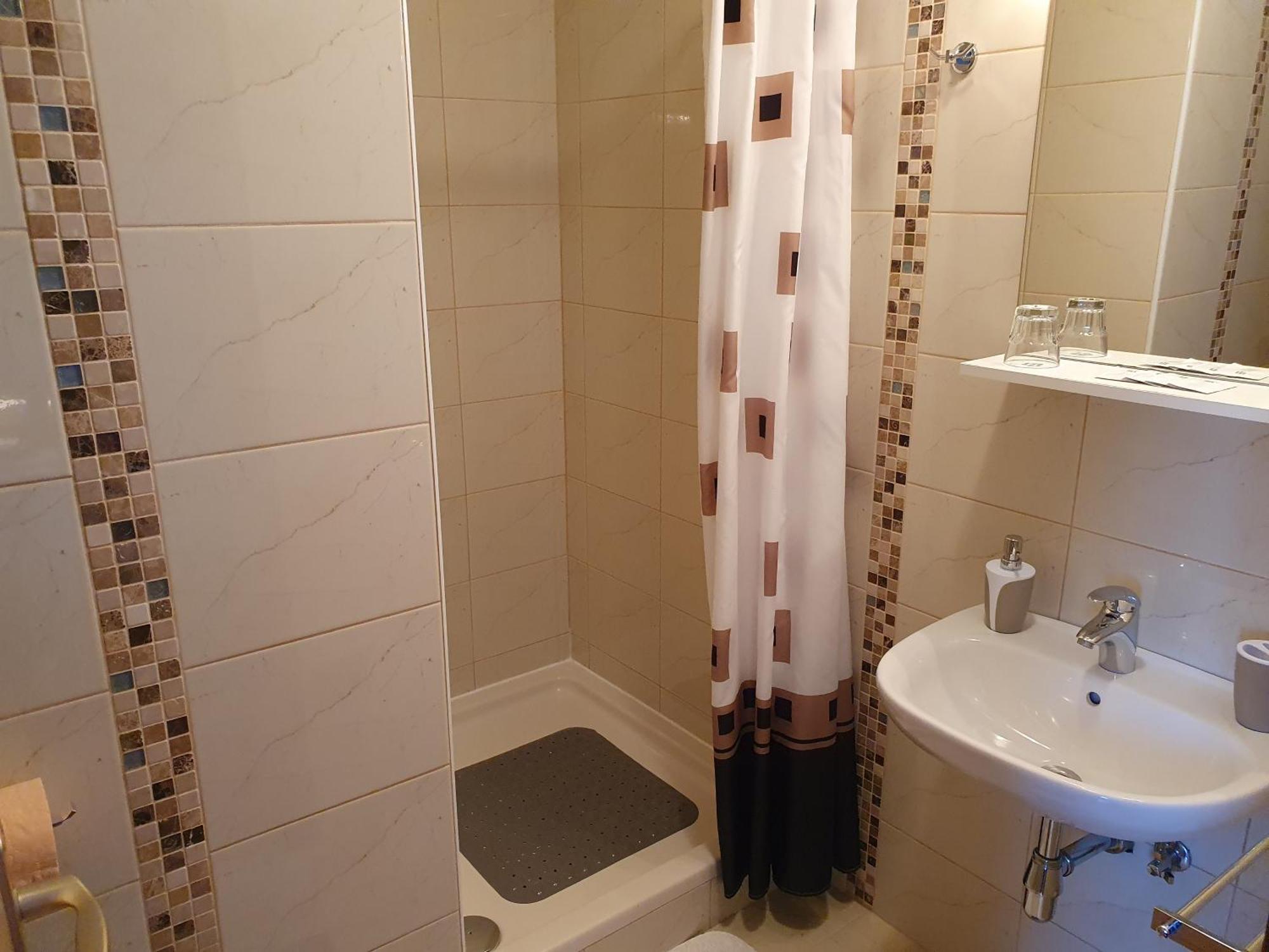 סלוניי Guesthouse Vila מראה חיצוני תמונה